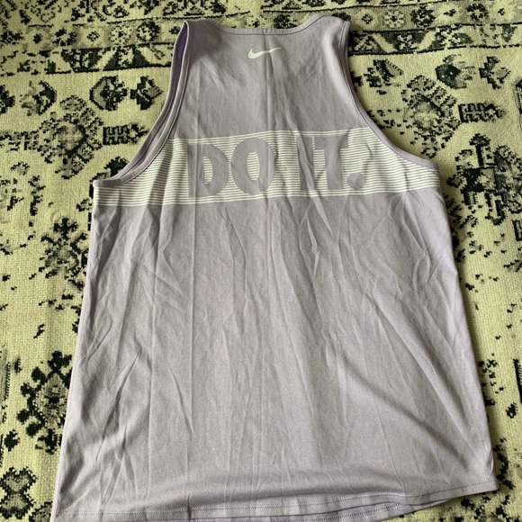 LIGHT PURPLE NIKE WORK OUT TANK - Picture 4 of 5